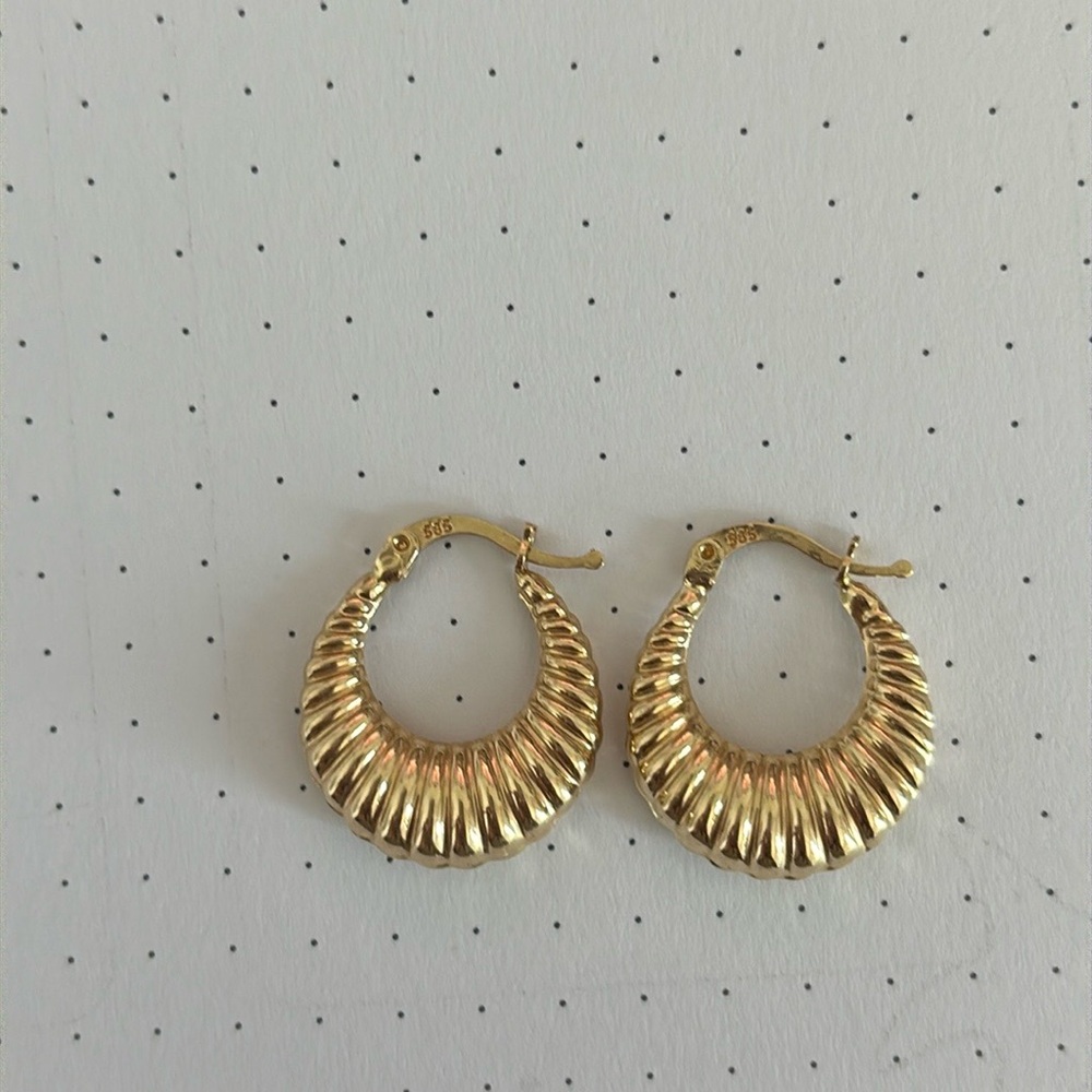 14k (585) solid gold croissant/scallop/twist hoop earrings